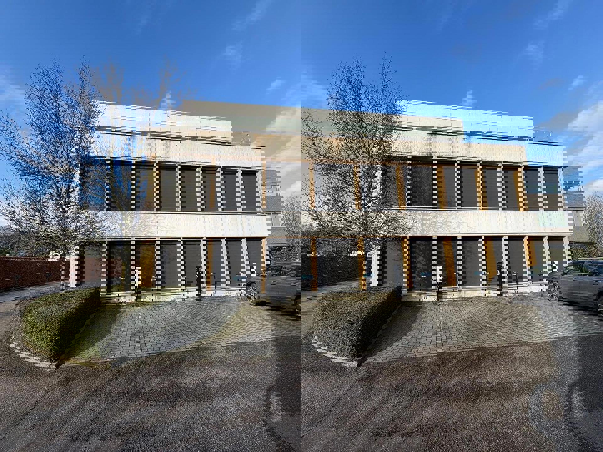 Instapklaar kantoor 1405 m² met parking langs de E313 - foto 3