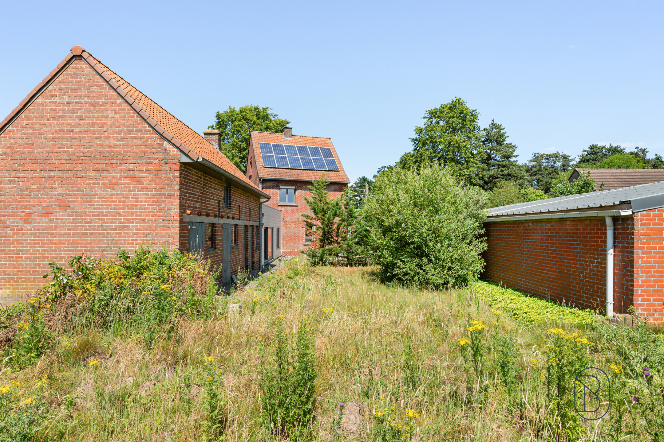 Toffe goedgelegen halfopen bebouwing met loods van 180m²! - foto 3