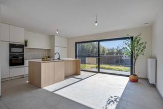 Verkaveling 'Tabaksveld' is een prachtige nieuwbouwrealisatie van 2 tijdloze en uiterst kwalitatieve halfopen woningen. De woningen zijn gelegen...