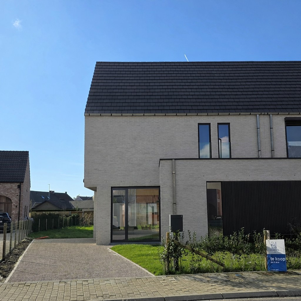 Nieuwbouwwoning E-peil 5 met terras en grote aangelegde tuin, gelegen in het woonproject Lijstergalm in Kuurne. - foto 2