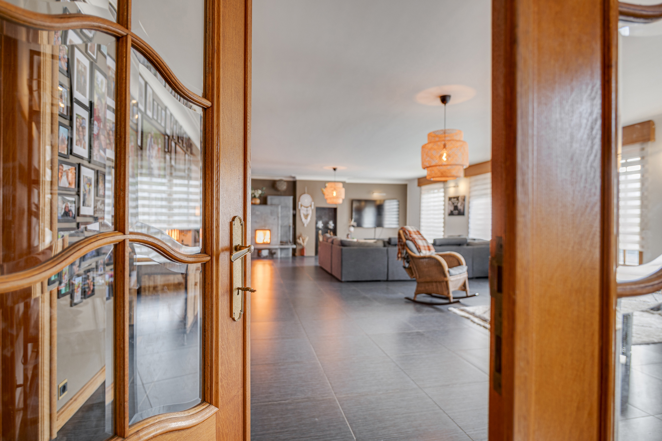 TE KOOP – UITZONDERLIJKE WONING MET ZELDZAAM GROTE VOLUMES - foto 2