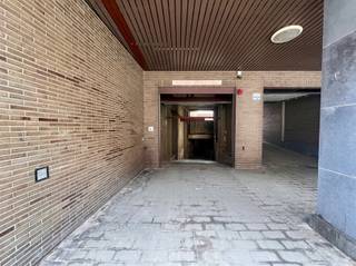 Vlakbij het bruisende centrum van Leuven, bieden wij u deze ondergrondse autostaanplaats  te huur aan.Deze ondergrondse en afgelijnde parking is...