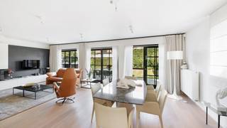 Bijzonder ruime hoekwoning uit 2018 goed gelegen in een fel begeerde residentiële villawijk. Recent gebouwd, drie volwaardige bouwlagen,...