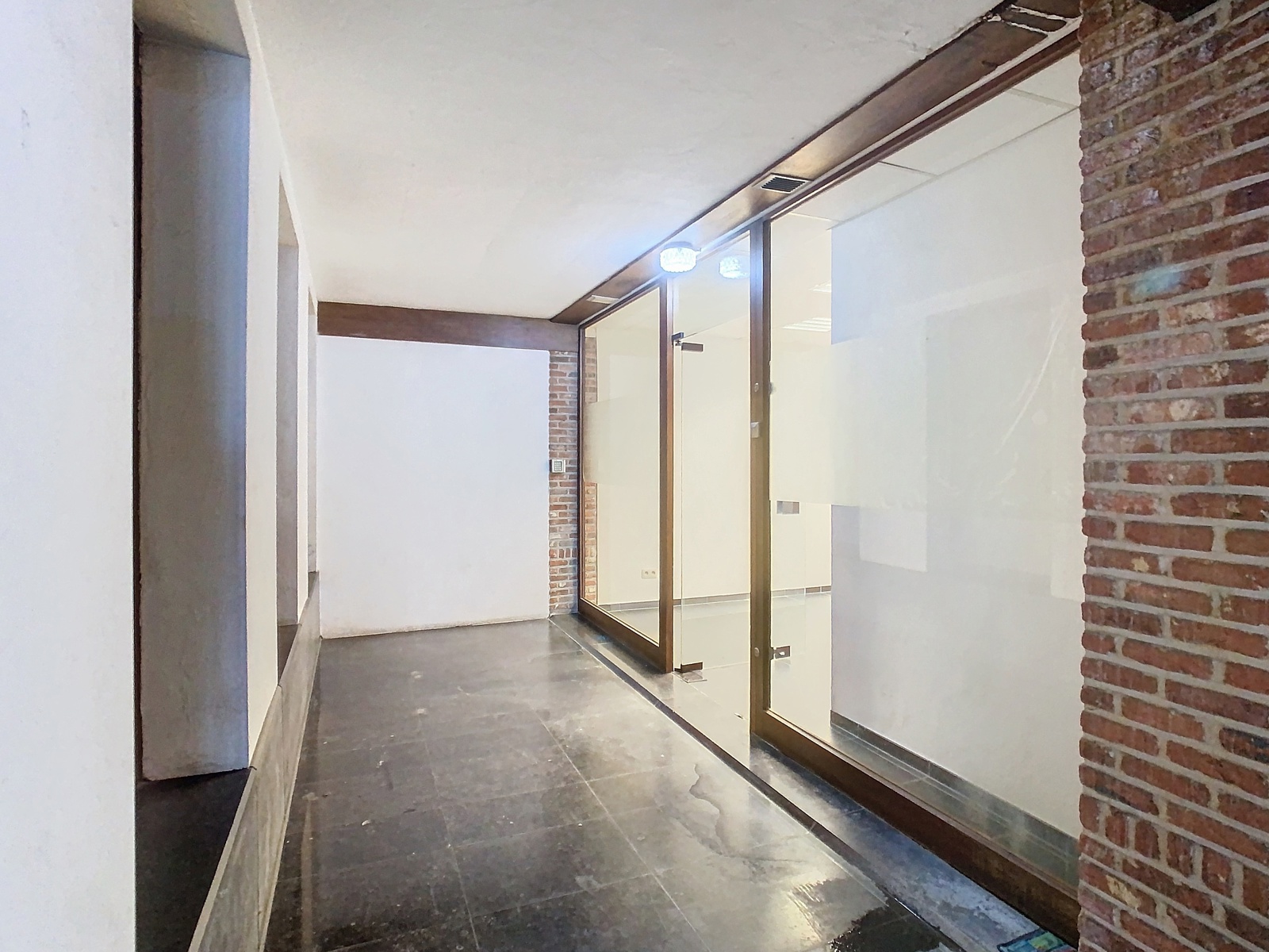 Commercial à louer à Bruxelles - photo 5