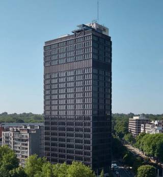 Comfortabele kantoorruimtes in de IT TOWER, gelokaliseerd op de bekende Avenue Louise. De toren biedt zijn huurders zeer veel comfort:...