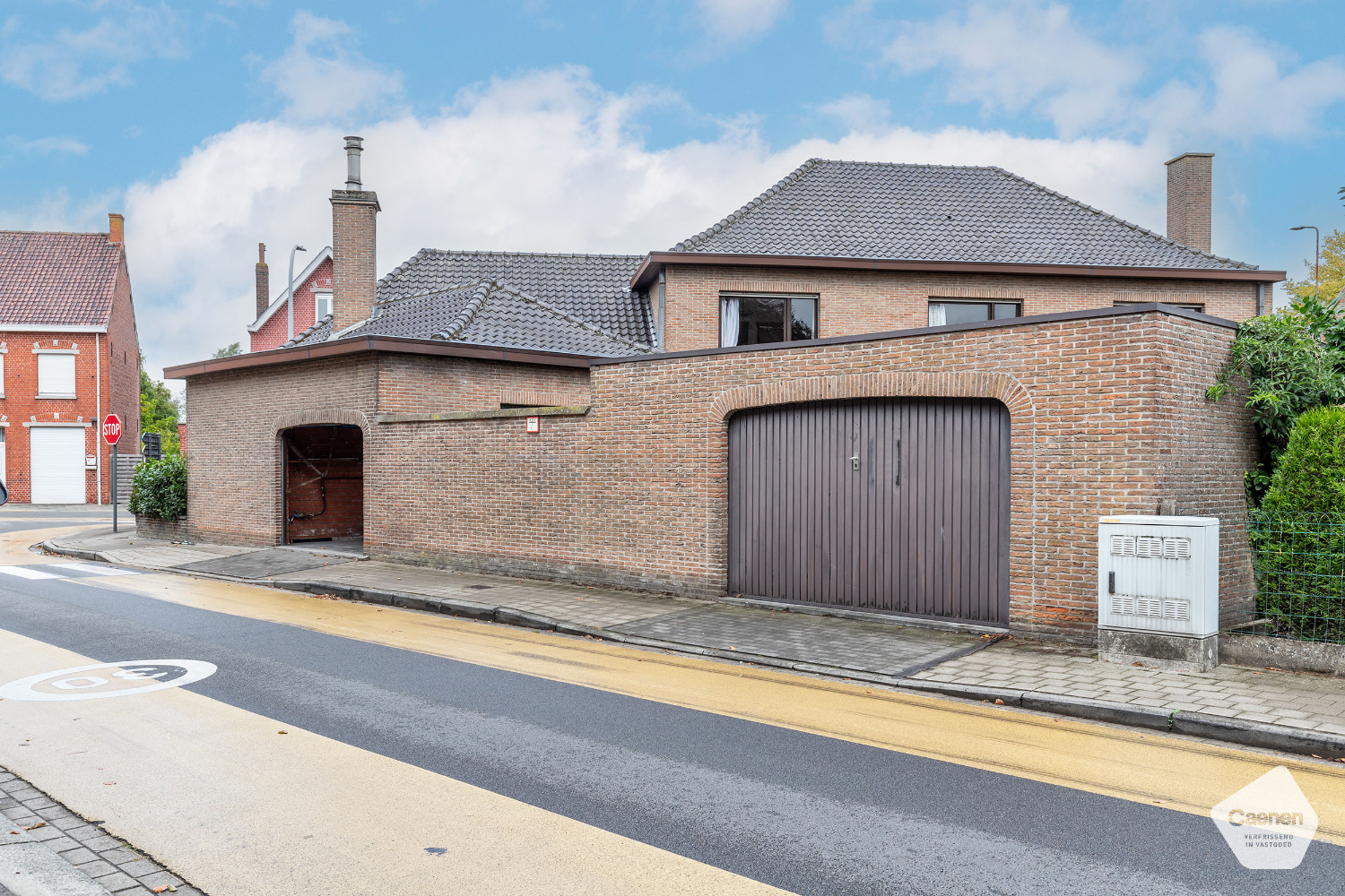 Wonen en werken in het hart van Ruddervoorde ! Deze woonst omvat 5 slaapkamers &amp; 2 garages! - foto 3