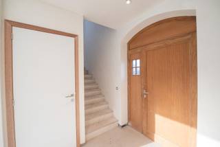 De woning is gelegen in een zeer rustige en aangename wijk in Zulte.Dichtbij het centrum, winkels, scholen en openbaar vervoer.De woning bevindt zich...