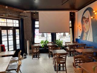 Hoekhandelspand, gelegen in een zeer levendige en commerciële wijk. Uitstekende opportuniteit voor een bar of lichte horeca, met mogelijkheid om in...