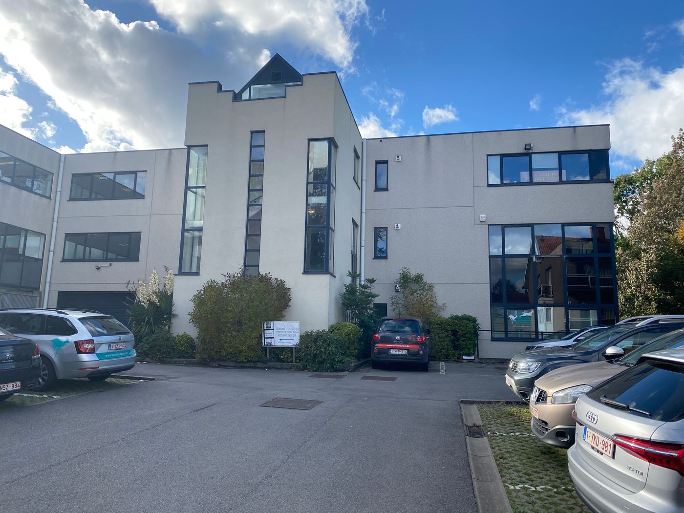 Bureaux de 300 m² à louer à coté du noeud A12/R0 - photo 1