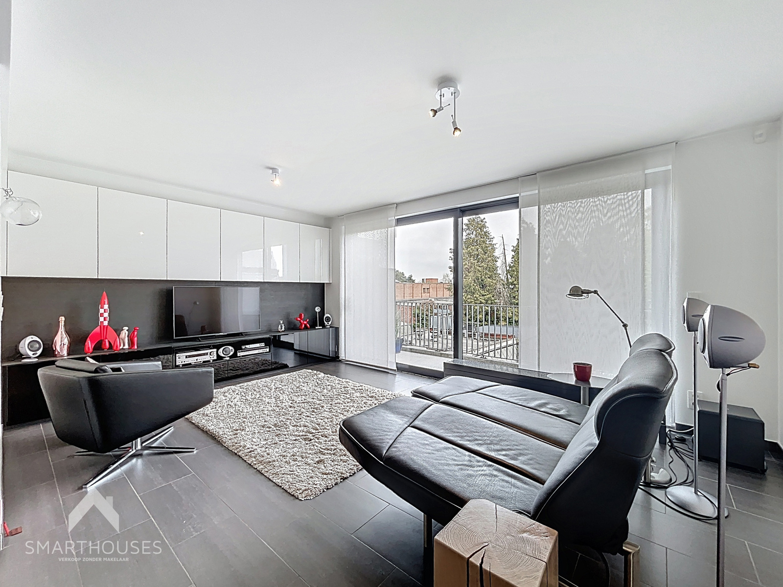 Instapklaar appartement met 2 slpks, 2 parkings en terras - foto 3