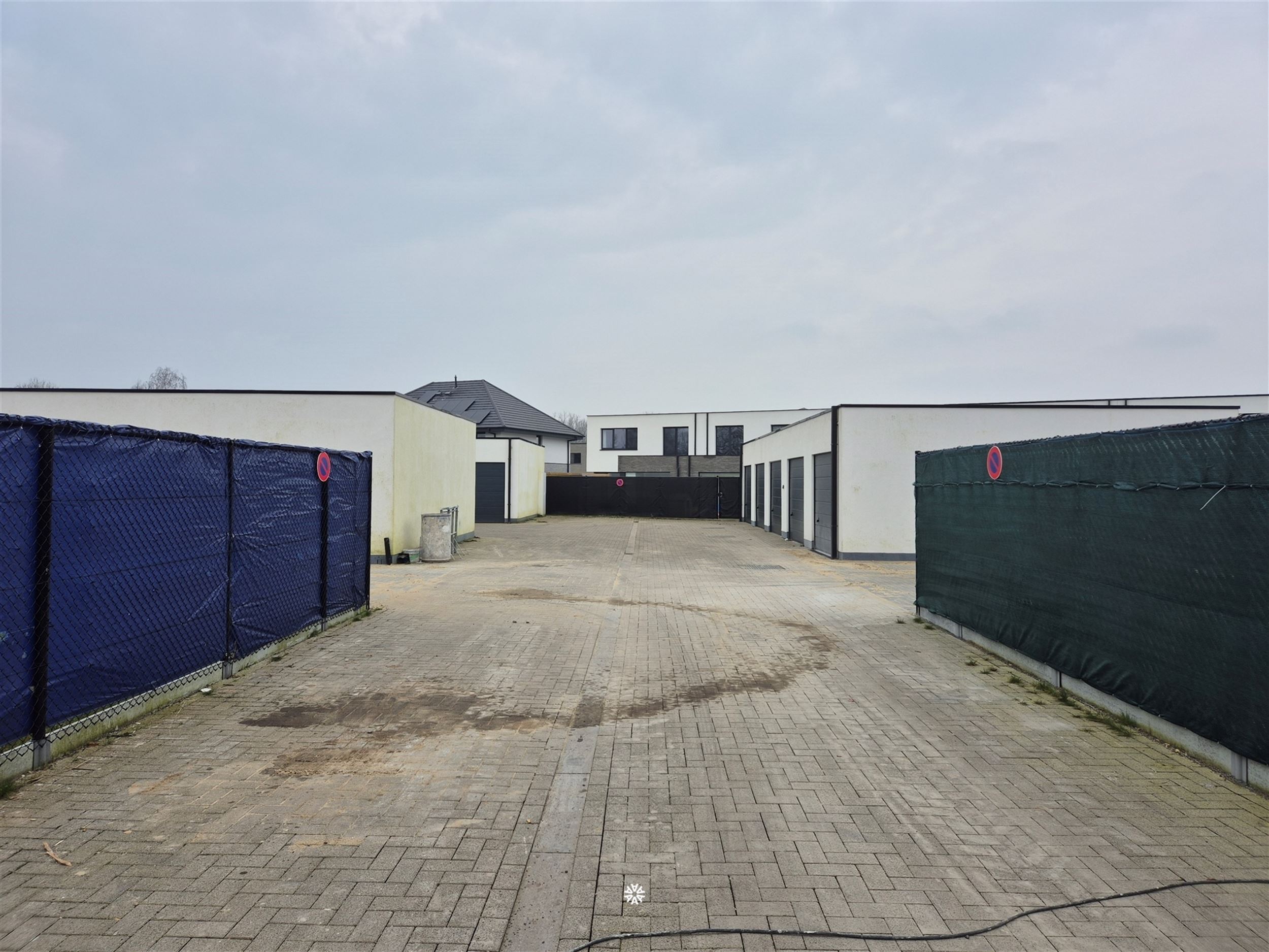 Ruime nieuwbouw garage (40m²) te huur in Lokeren - foto 5