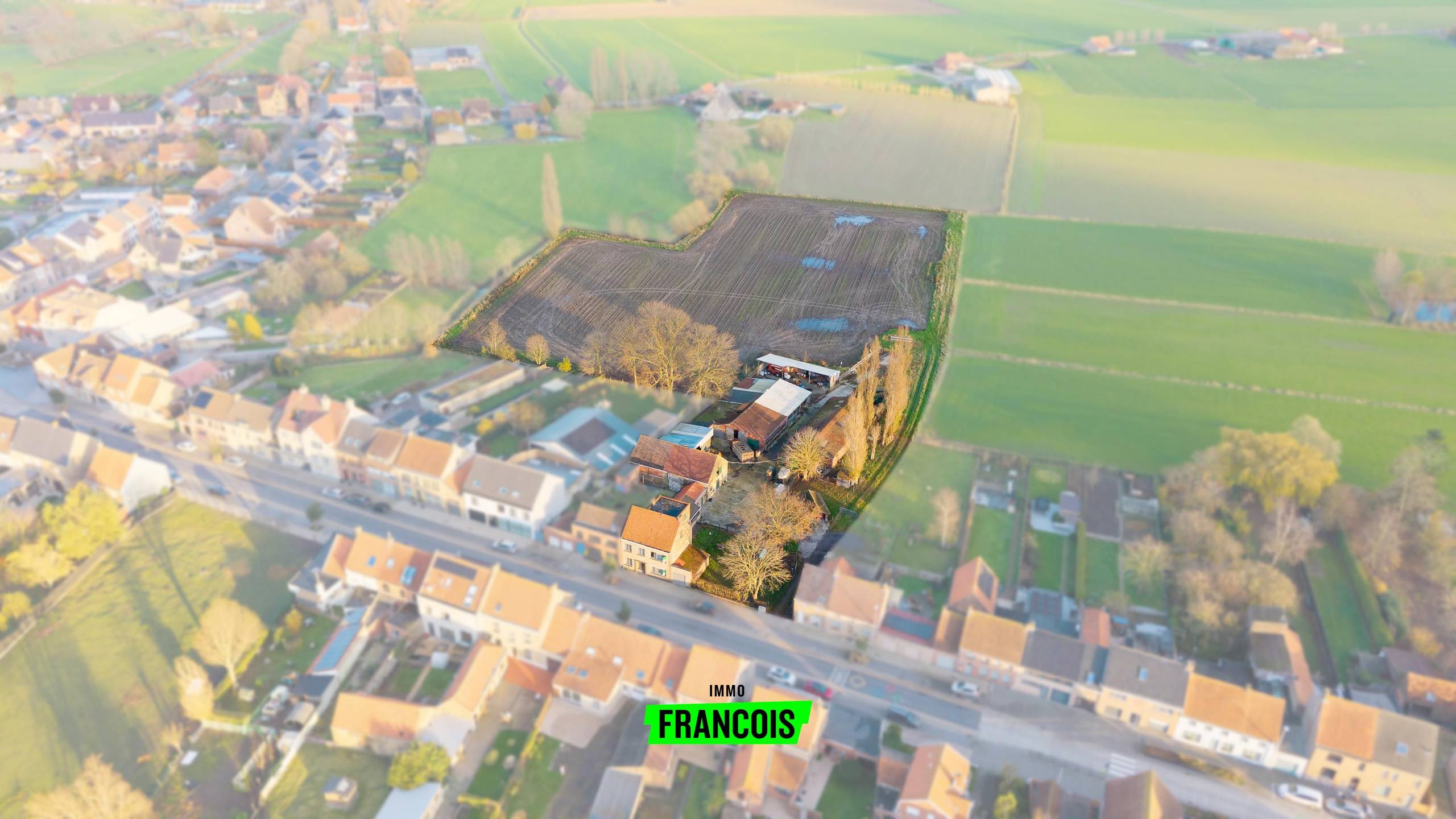 Unieke landelijke eigendom met woning, bijgebouwen en +15.000 m² landbouwgrond! - foto 1