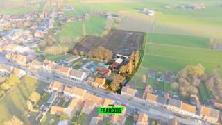 In het charmante en rustige Keiem, een deelgemeente van Diksmuide, vinden we deze unieke eigendom op een uitzonderlijk ruim perceel. Dankzij...