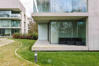 <p><span>SWIJNAARDE - Rijvisschestraat 132/0001- Looking for a quality apartment with parking for rent on the southern edge of Ghent? Then this apartment is for you. </span></p><p><span> </span></p><p><span>The main assets in a nutshell:</span></p><ul><li><span>Quality finishing </span></li><li><span>Curtains and lighting provided</span></li><li><span>Near approach roads (N60, E17, E40, R4) and public transport.</span></li><li><span>Spacious terrace and communal green garden</span></li><li><span>Includes large basement storage room + </span><span>car parking space</span></li></ul><p><span> </span></p><p><span>Layout:</span></p><p><span>Entrance hall with separate toilet, storage room, bedroom with connection to the bathroom with walk-in shower, living room with open kitchen equipped with all comfort and terrace overlooking greenery. </span></p><p><span>This apartment is qualitatively finished and is equipped with all comforts.</span></p><p><span> </span></p><p><span>The large windows provide an abundance of natural light and an open feeling.  </span></p><p><span>The apartment is equipped with lighting and custom made curtains</span></p><p><span>Includes large basement storage + car parking space.</span></p><p><span> </span></p><p><span>Rent: € 1050 + € 85 general costs maintenance complex/lift. </span></p><p><span>Domicile obligatory. Available from 16/03/2026.</span></p><p><span> </span></p><p><span>Contact Axel Lenaerts estate agents for more info or a visit via our website. </span></p><p><span> </span></p>