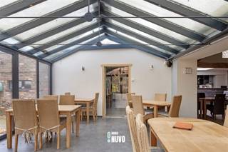 Polyvalent handelspand met woning op topligging  Een prachtig handelspand met woonst, garage en een zeer ruime parking, gelegen Klei te Opwijk.Het...