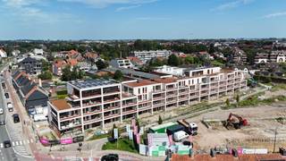 Over het appartementDit volledig nieuw appartement combineert modern comfort met een uitstekende ligging. Het ruime terras en de lichtrijke...