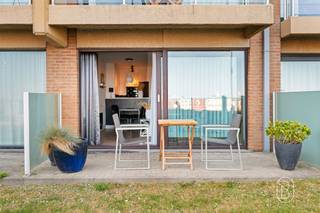 Move-in-ready studio on the harbor channel—50 m from the beach. Ideally located on the Nieuwpoort harbor channel, just 50 meters from the beach, you’ll find this charming, move-in-ready studio with a spacious terrace.The studio features an entryway with a sleeper sofa, a cozy living area with an open-concept, fully equipped kitchen, a practical bathroom, and an additional sleeping area. The large terrace is a major highlight, providing a pleasant outdoor space.An ideal second home or investment: thanks to its excellent location, the studio is always easy to rent out and commands good rental rates.Prime location, terrace, and rental potential—an ideal investment by the sea!Schedule a visit with Immo Beguin: loic@immobeguin.be