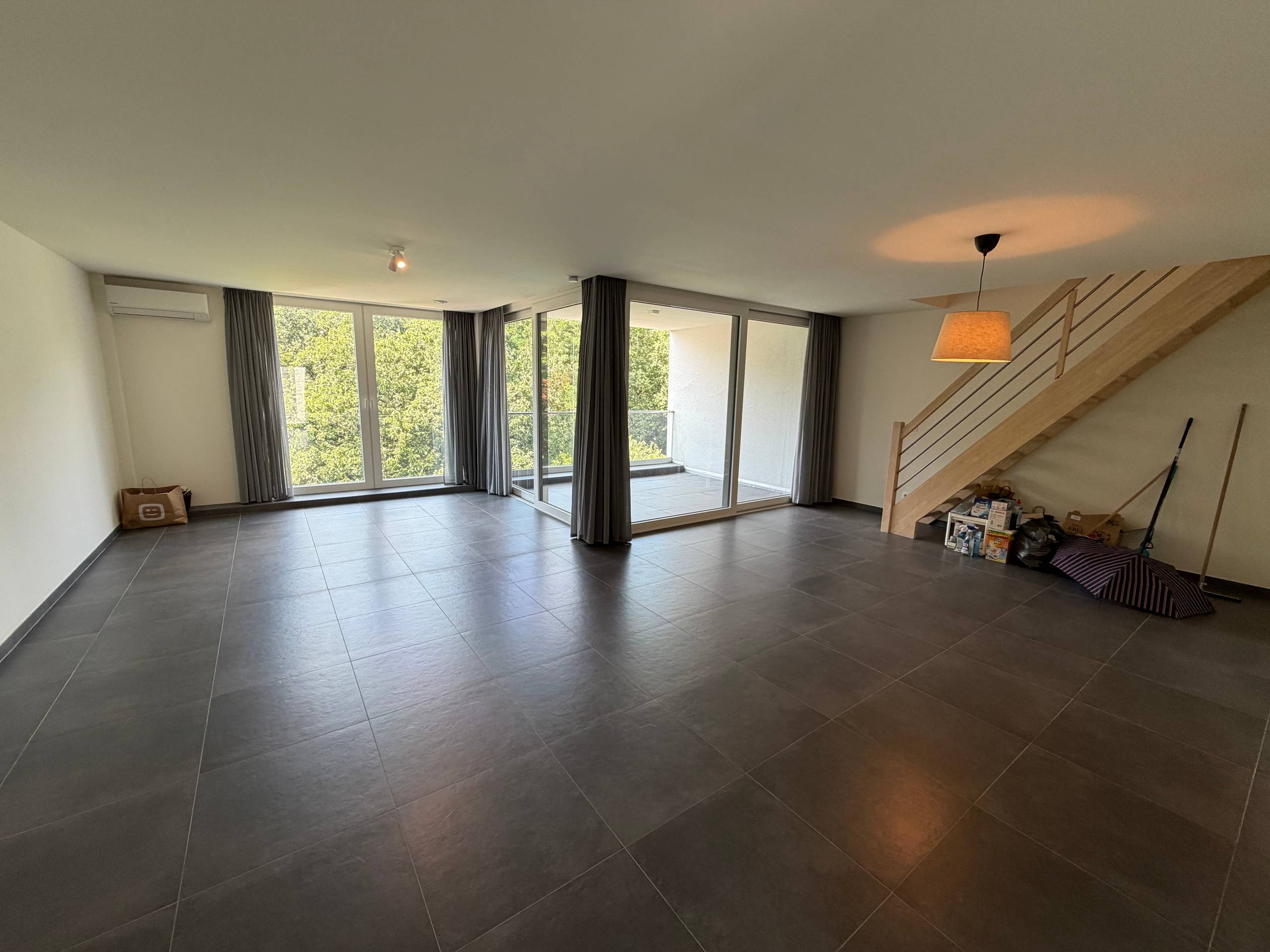 Prachtig duplexappartement met 2 slaapkamers, 2 badkamers, 2 terrassen en 1 autostaanplaats. - foto 5