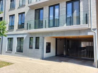 Ondergrondse staanplaats met automatische poort gelegen op gunstige locatie te Floralienlaan in Berchem in de gegeerde Pulhofwijk.Voor bijkomende...