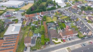 TE RENOVEREN WONING | BOUWGROND OP 767M² MET ZONGERICHTE TUIN, GARAGE EN EXTRA UITWEGBen je op zoek naar een te renoveren woning of bouwgrond met...