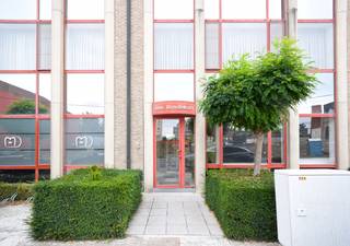 RONDEKOMSTRAAT 5/3 - ROESELAREDit zeer ruim appartement geniet veel lichtinval en is gelegen op de eerste verdieping van de residentie en heeft een...
