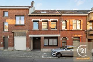 Gelegen in de levendige kern van Machelen vindt u deze instapklare woning die de perfecte balans biedt tussen modern wooncomfort en...