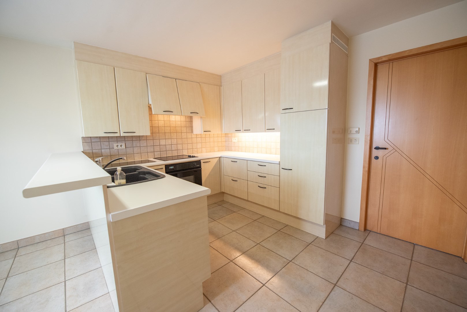 Ruim duplex appartement met terras en garage in centrum Zulte! - foto 3