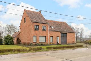 Deze charmante hoeve is gelegen in Meerhout, langs de verbindingsweg met Olmen (Balen), in een uitgesproken landelijke omgeving met open...