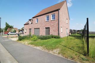 Recent gebouwde woning in de rustieke, landelijke gemeente Pottes. Deze omvat voldoende parkeergelegenheid naast en aan de woning, alsook een...