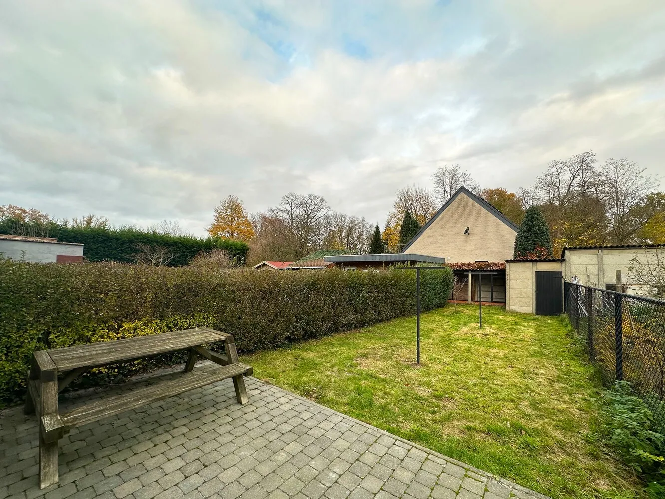 Huis met 4 slaapkamers, 2 badkamers en tuin te Wijnegem! - foto 5