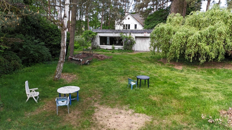 Rustig en gunstig gelegen te renoveren villa van 375m² op 48 are - photo 2