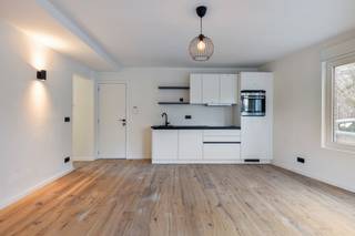 Dit prachtig gerenoveerde appartement bevind zich op een rustige, centrale locatie in Hamme, ideaal voor wie het gemak van het stadscentrum...