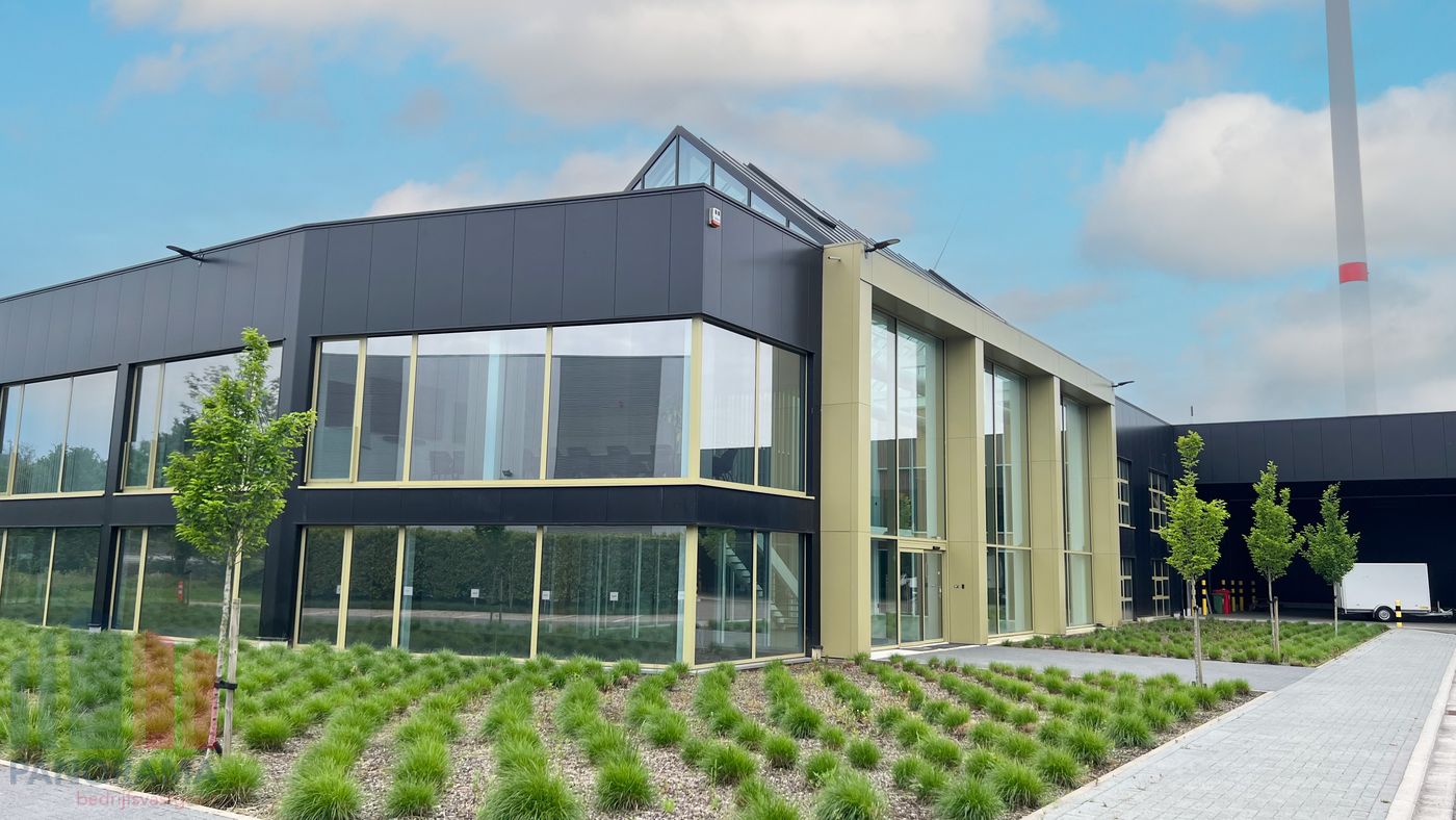 Magazijn van 786 m² met 471 m² kantoorruimte nabij de E34 - foto 3