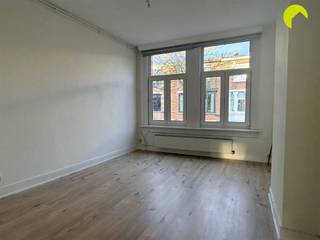 Gezellig appartement in een rustige straat, nabij openbaar vervoer! Indeling:We nemen de trap naar de eerste verdieping, hier betreden we het...