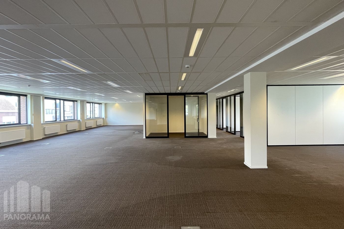 Lichtrijke ruime kantoorruimte met open indeling in het hart van Brugge - foto 5