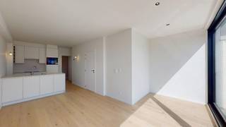 Volledig vernieuwd dakappartement met 1 slaapkamer, gelegen in het centrum van Heist. Ook de gemeenschappelijke delen van het gebouw werden...