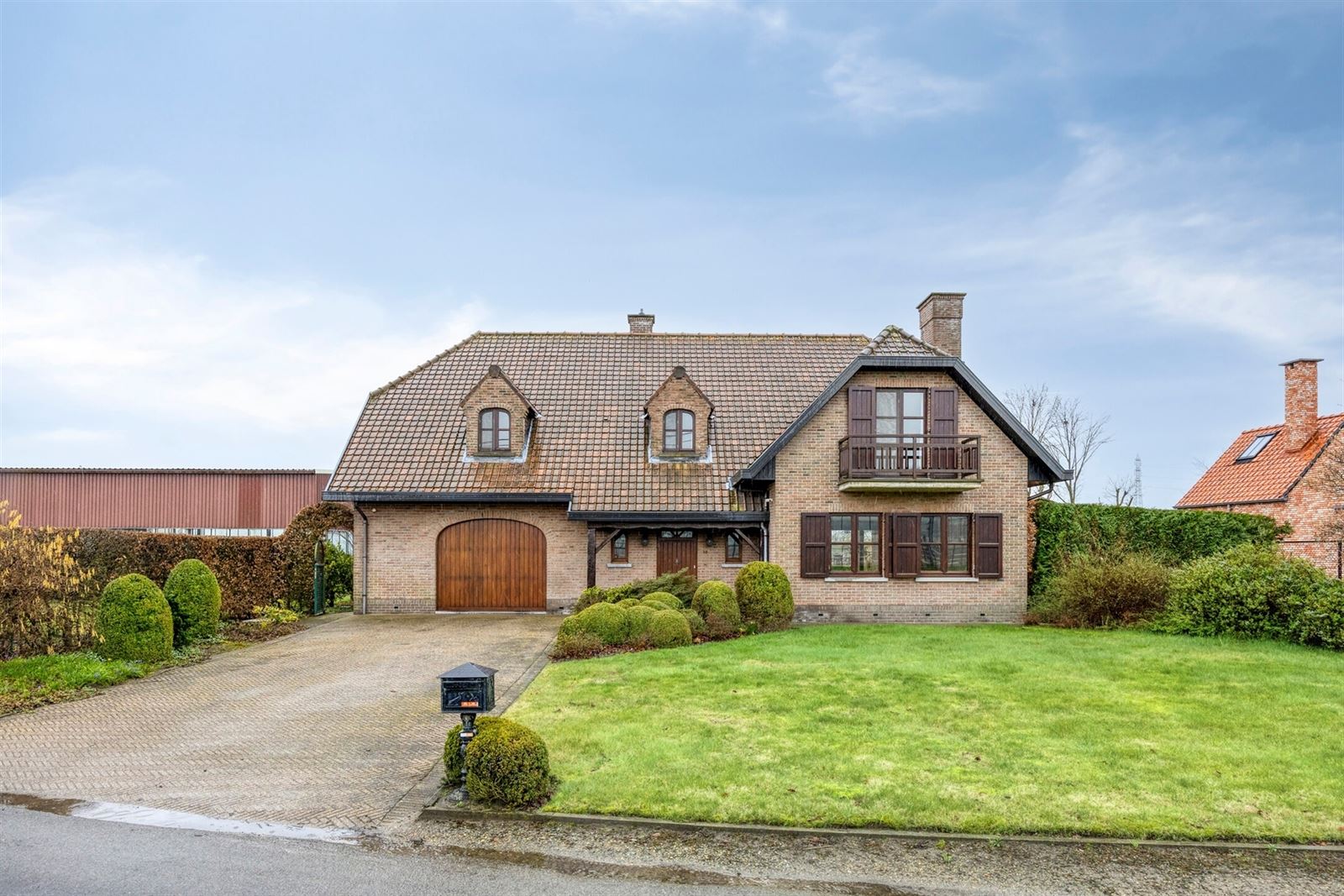 Riante open bebouwing in rustige straat - foto 2