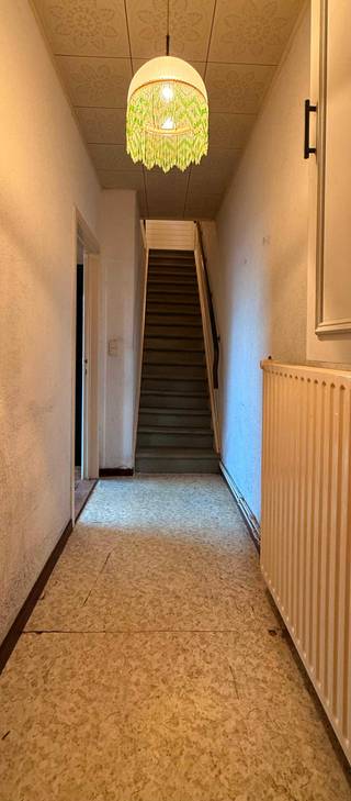 Te renoveren woning met grote tuin in centrum Zelzate.Deze charmante, te renoveren woning ligt in een rustige woonstraat in het centrum van Zelzate...