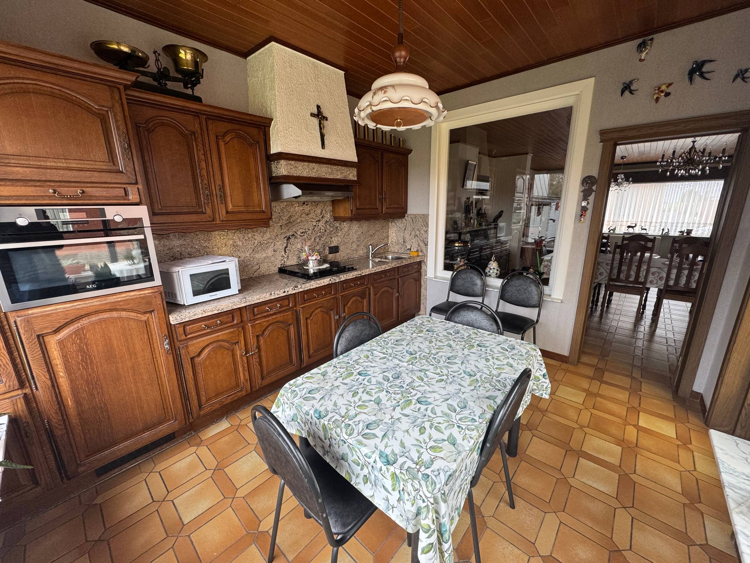 Ruime verzorgde woning met 6 kamers en garage. - foto 5