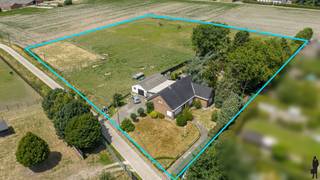 Landelijk gelegen woning op ca. 10.458m² met paardenstallen en bijhorend weiland te Meer.De woning is als volgt ingedeeld:Gelijkvloerse verdieping:-...