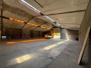 Magazijn te huur in ambachtelijke zone. 380m²<br />