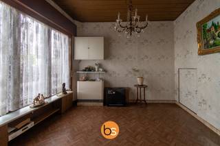 Te koop in Izegem, twee te renoveren woningen naast elkaar. wenst u meer info of een bezoek? contacteer ons via hello@belistate.be 0479/90.60.31...