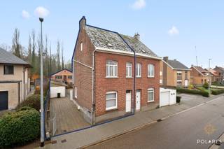 In het charmante Veltem-Beisem bevindt zich deze halfopen bebouwing met tal van mogelijkheden voor wie op zoek is naar een grondige renovatie...