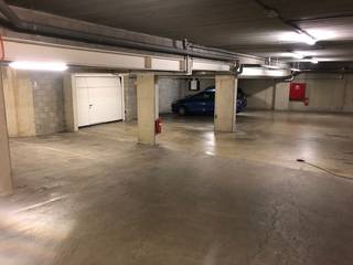 We vinden deze ondergrondse autostandplaats terug in het prestigeproject 'Porto Fino'. Het gebouw situeert zich op de Thonissenlaan 5, de...