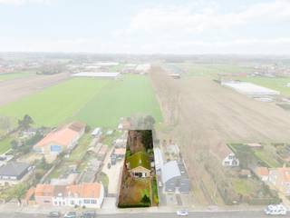 Deze woning met enorm potentieel is gelegen in de gegeerde Zandstraat te Sint-Andries en biedt een bewoonbare oppervlakte van ca. 212 m². Dankzij...