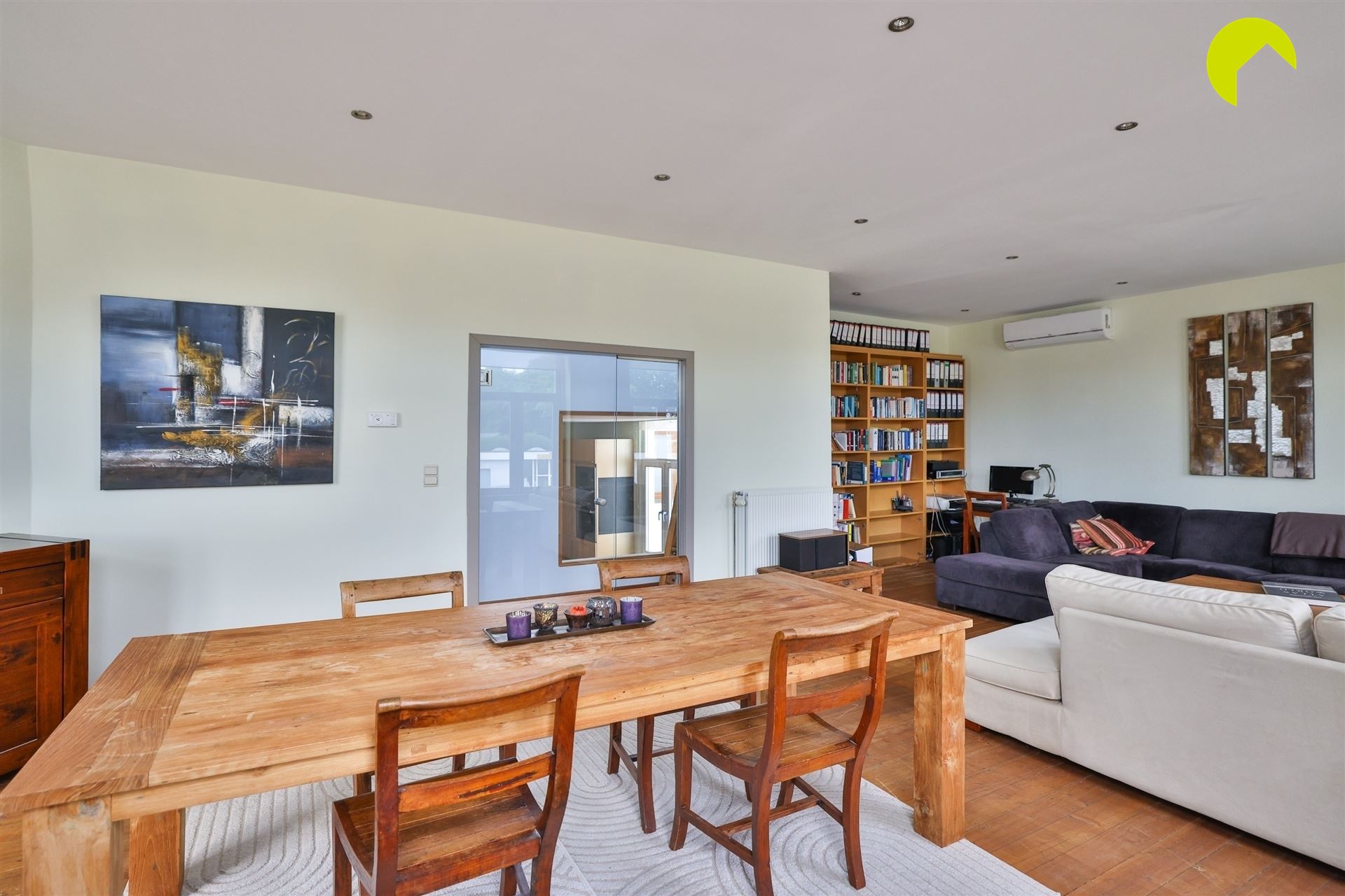 Polyvalent eigendom met handelsgelijkvloers en duplex appartement - foto 3