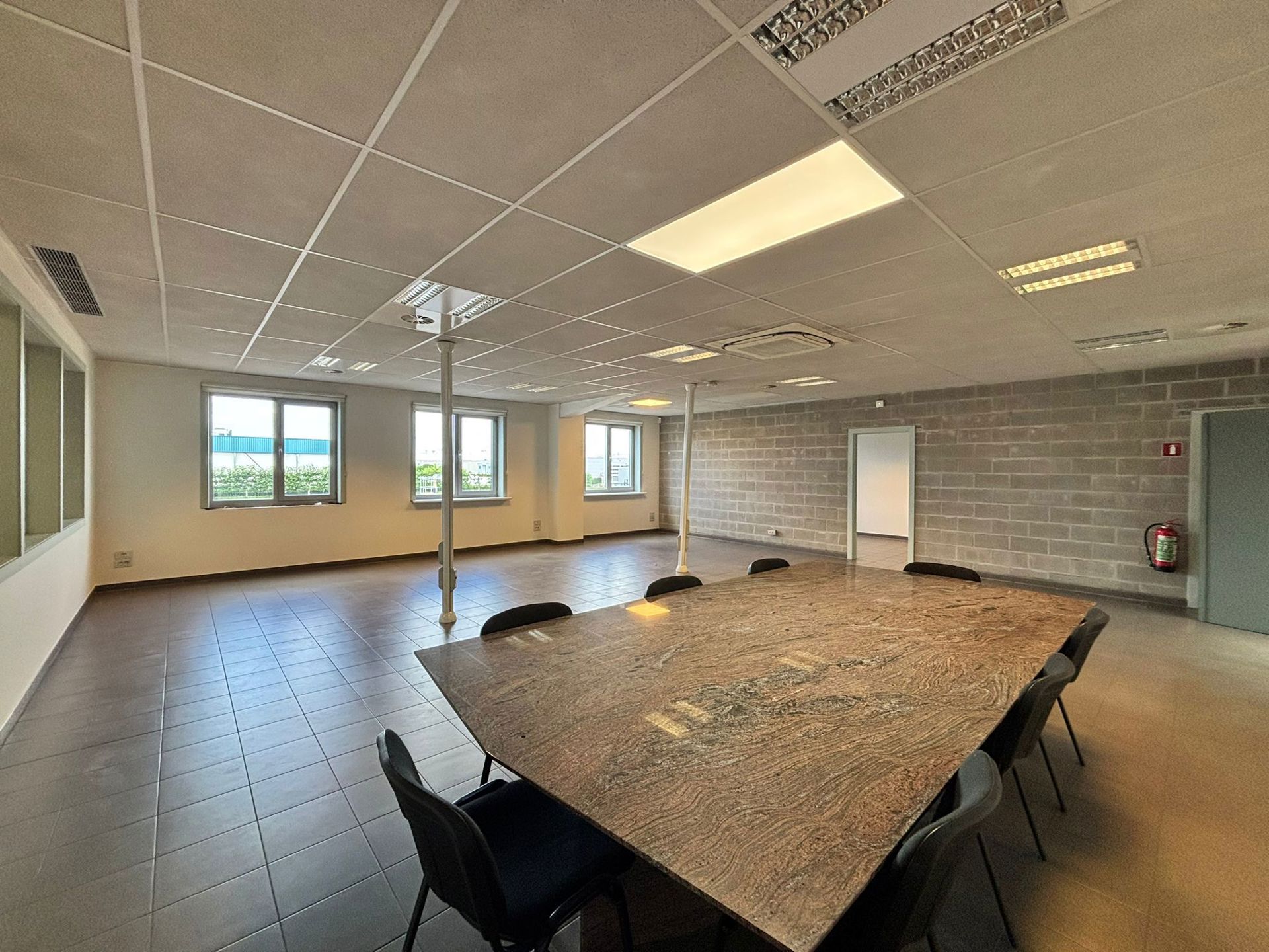 Kantoren (250 m²) met optie tot extra bergruimte (60 m²) - foto 4