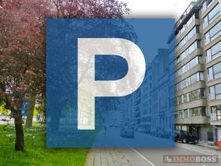 Deze ruime en zeer toegankelijke autostaanplaats is gelegen op de Gustaaf Callierlaan te Gent, vlakbij Het Zuid en in de nabijheid E17/E40/R4.<br />Via de automatische poort (te openen via de code of afstandbediening) kan u eenvoudig inrijden. Het is de tweede staanplaats rechts.<br /><br />Huurprijs: € 115 /maand<br /><br />Beschikbaar: onmiddellijk <br /><br />Indien u meer informatie of een bezoek wenst kan u een mail sturen naar info@immoboss.be <br />