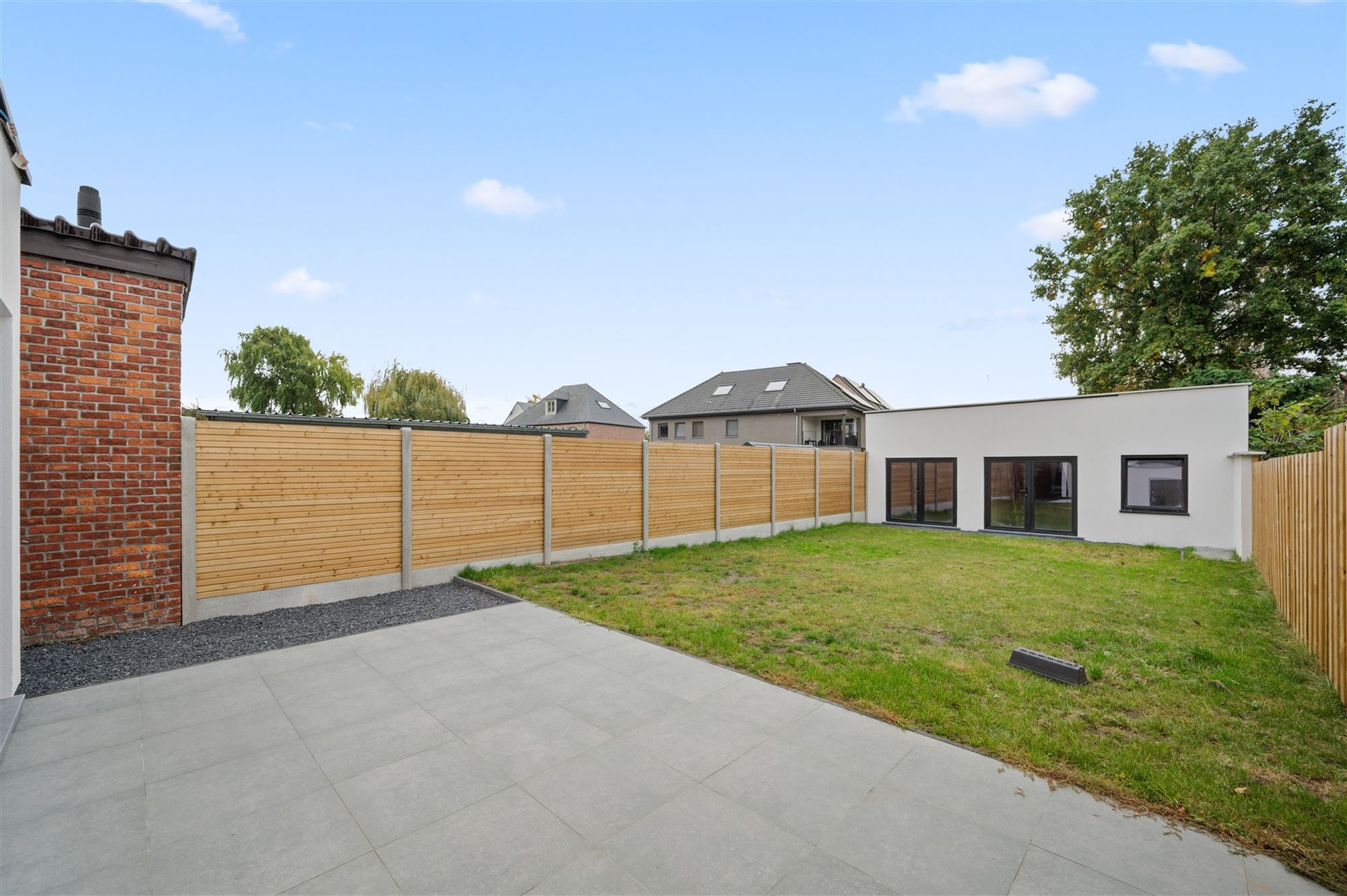 Halfopen bebouwing met 4 kamers, bureel en bijgebouw - foto 3