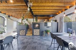 🏡 Vastgoedtopper: luxueus afgewerkte open bebouwing met royale tuin van 570 m² in rustige liggingIndelingGelijkvloers: * Inkom * Toilet met...